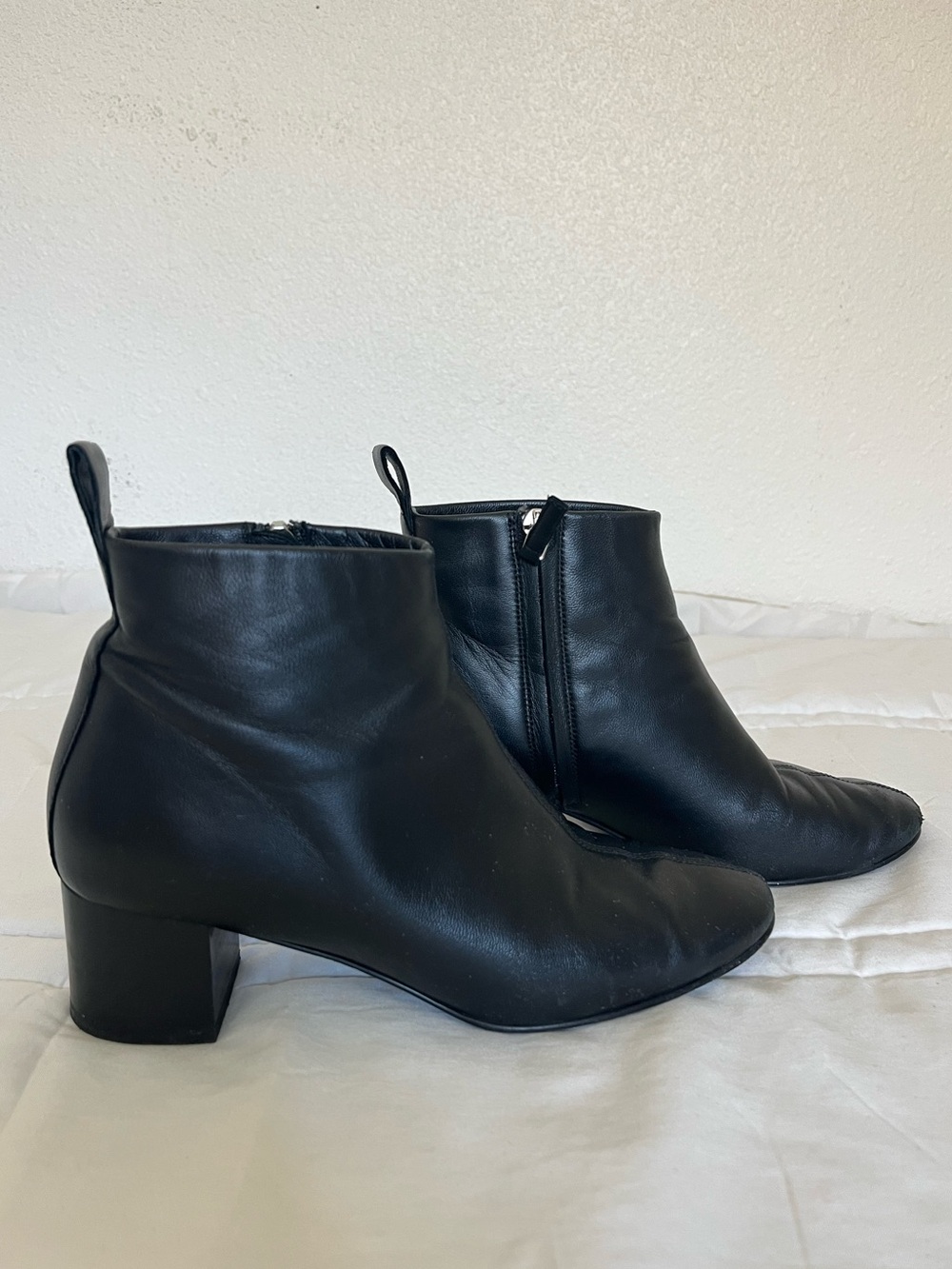 Everlane The Day Glove Black Leather Block Heel Ankle Boots